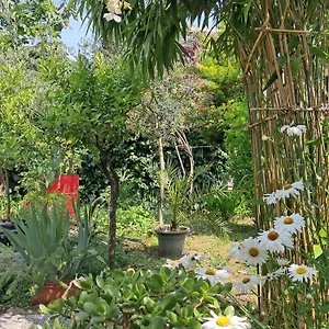 With A Garden Alloggio in famiglia